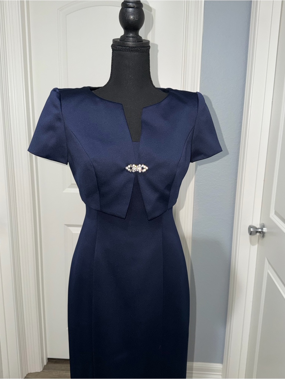 Alex Evenings Navy Maxi Gown with Bow and Jeweled Brooch size 4P
